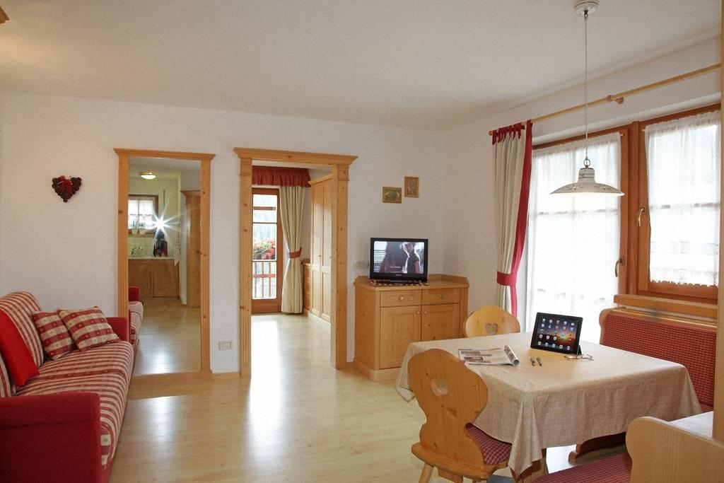 Dolomites Apartments Ciasa Vally Сан-Кассіано Екстер'єр фото
