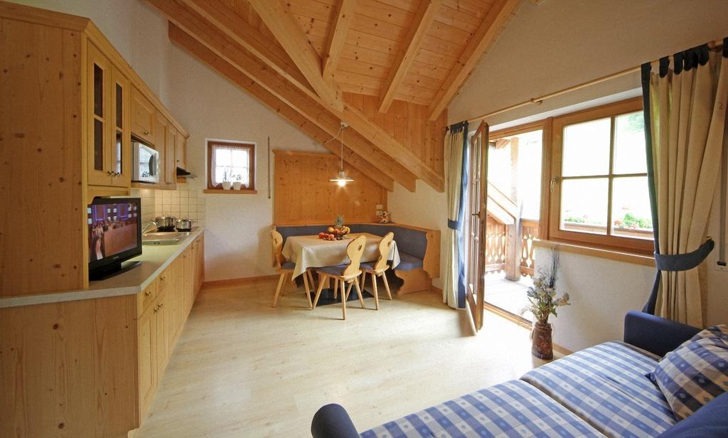 Dolomites Apartments Ciasa Vally Сан-Кассіано Екстер'єр фото
